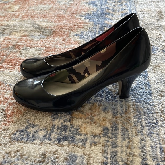 Black heels - Picture 2 of 2